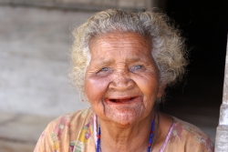 Eine alte Dame in Bena
