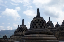 Eine Stupa - Mehrere Stupas? Stupen? Stupä?
