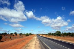 Weite Straßen, weite Himmel
